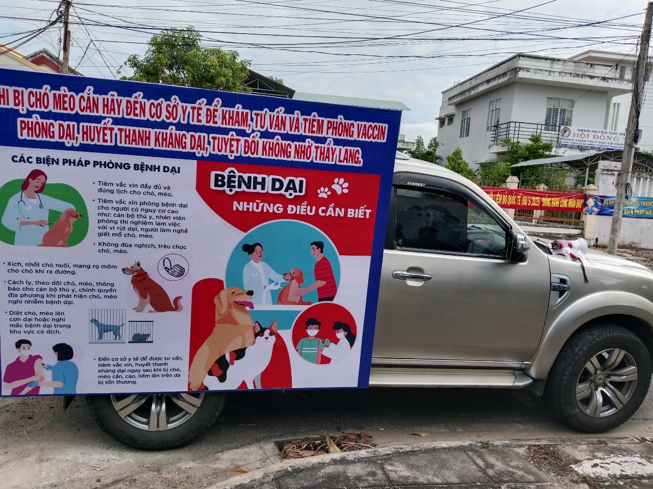Trung tâm Y tế huyện Tuy An tuyên truyền lưu động về Phòng chống bệnh Dại