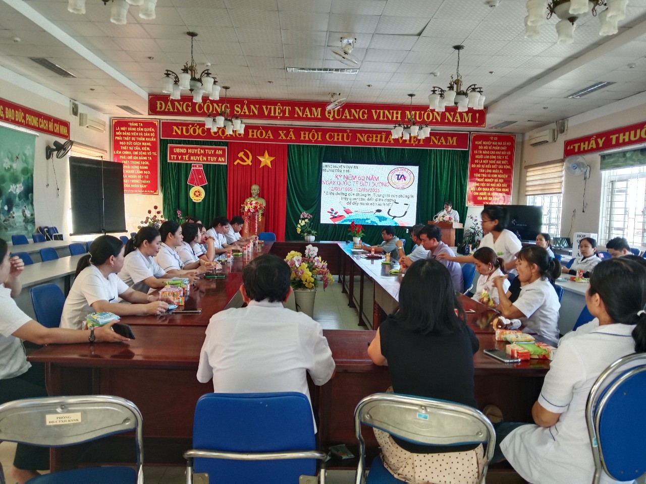 Trung tâm Y tế huyện Tuy An Kỷ niệm ngày Quốc tế Điều dưỡng 12/5/2025 - những người lặng lẽ, lan toả