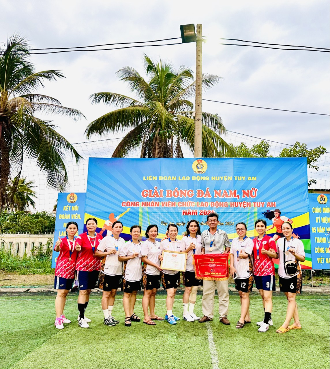 Trung tâm Y tế Tuy An tham gia giải bóng đá nam, nữ năm 2024